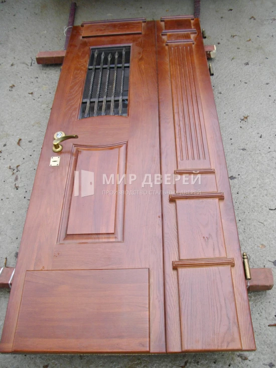 Высокая дверь стальная с ковкой - фото